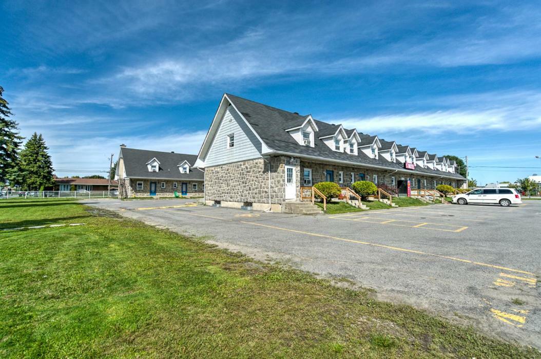 Motel Grande Ile サラベリ・ド・ヴァレフィルド エクステリア 写真